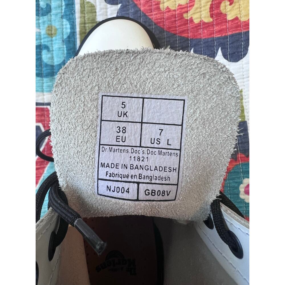 Dr. Martens 11821 1460 White & Black 8-Eye Boots Size: US 7 Ladies EU 38 - Picture 5 of 9